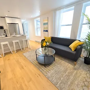 Gorgeous Renovated 3 Bedr Downtown 2mins To Metro! Apartment Montreal
