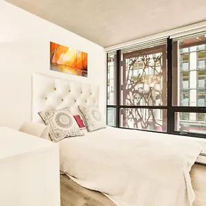 Urban Chic: Sleek 2br In Heart Of Apartment Vancouver