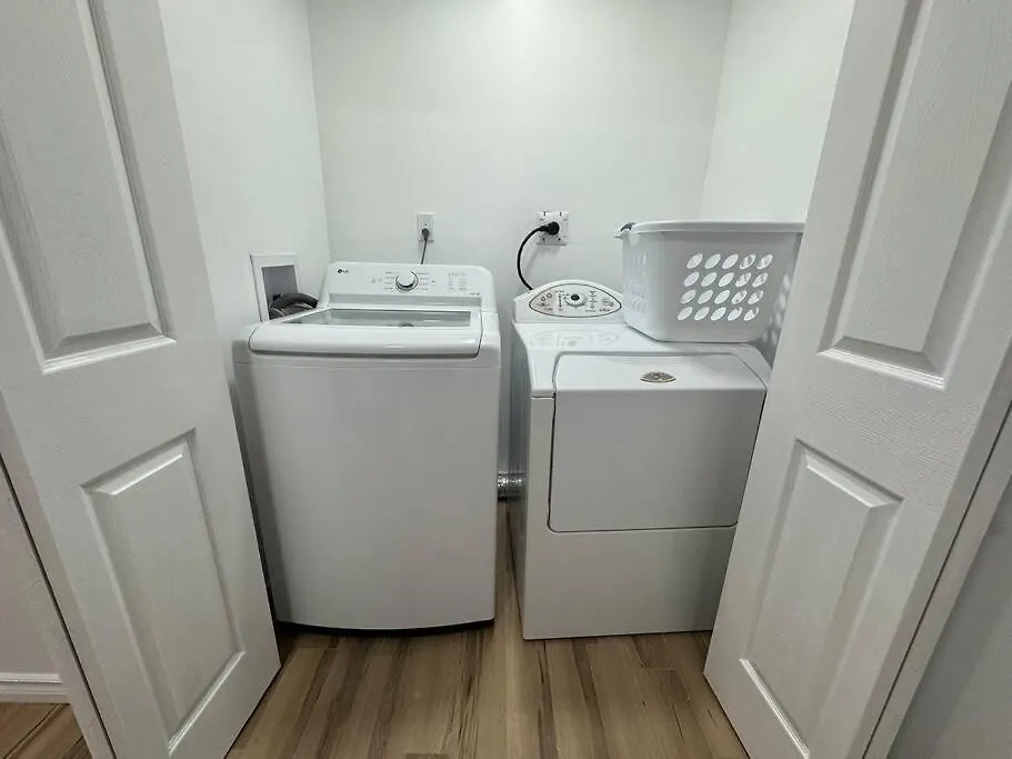 Cozy 2-Bedrooms Suit Halifax Canada
